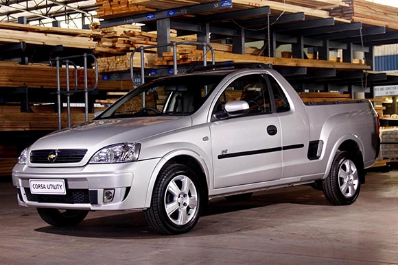 Chevrolet Corsa side angle